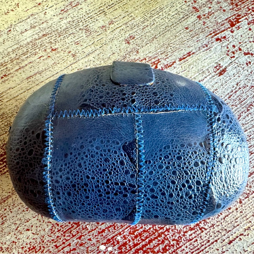 Vintage Rare Bullfrog Blue Textured Leather Clutch 1970s magnetic closure, lined